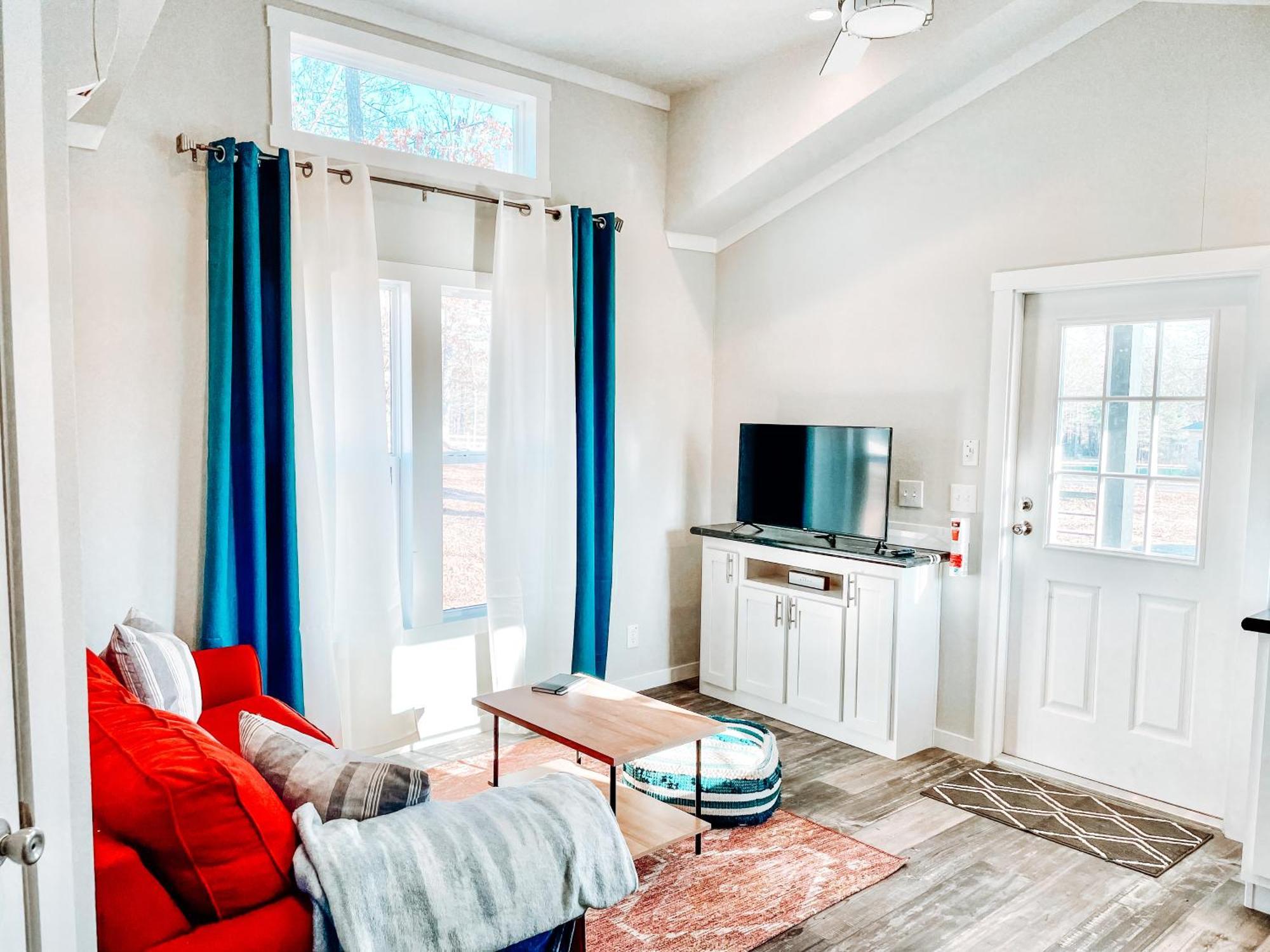 Private Tiny Home Royal Ridge Getaway 외부 사진
